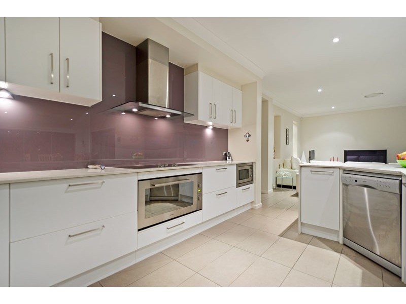 7 Lawley Crescent, Pacific Pines QLD 4211