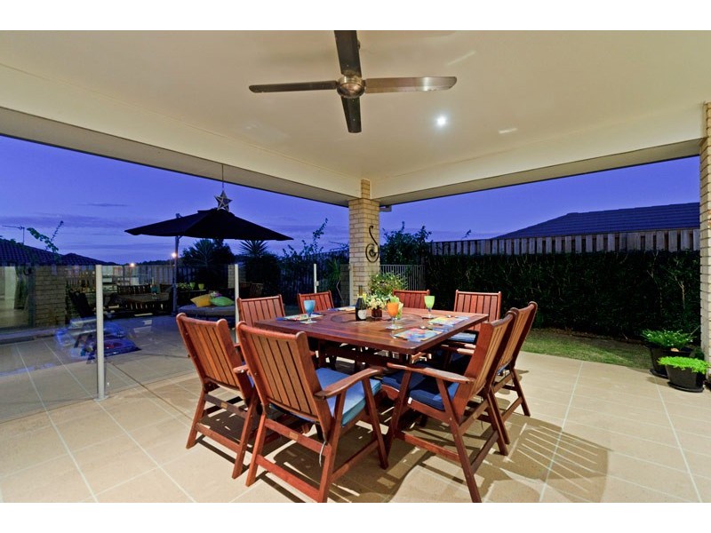 7 Lawley Crescent, Pacific Pines QLD 4211