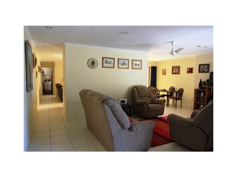 11 Tocumwal Court, Helensvale QLD 4212