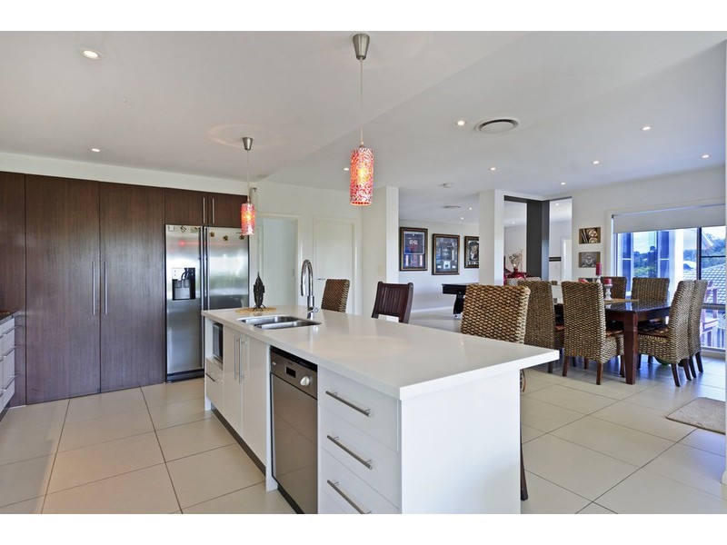 3 Rapa Court, Pacific Pines QLD 4211