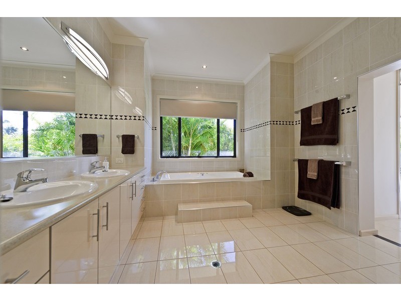 20 Waldorf Place, Maudsland QLD 4210