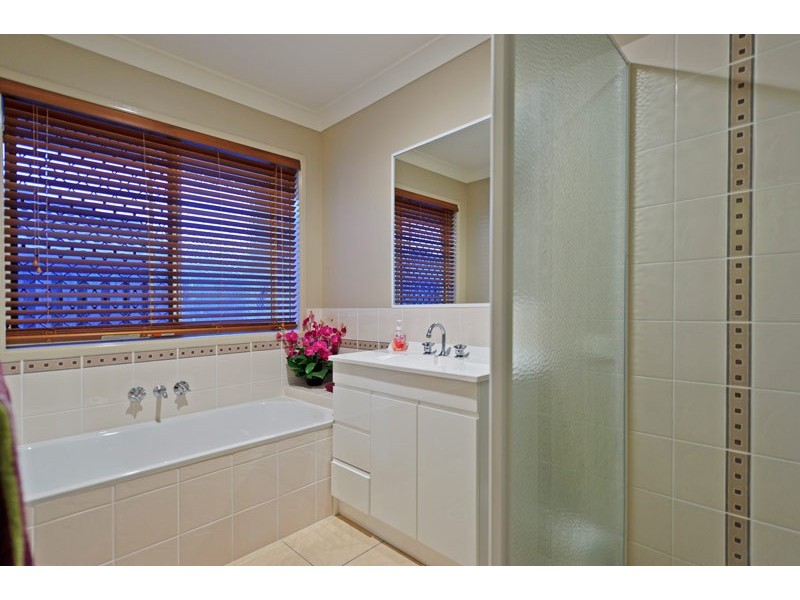 25 Beaumont Crescent, Pacific Pines QLD 4211