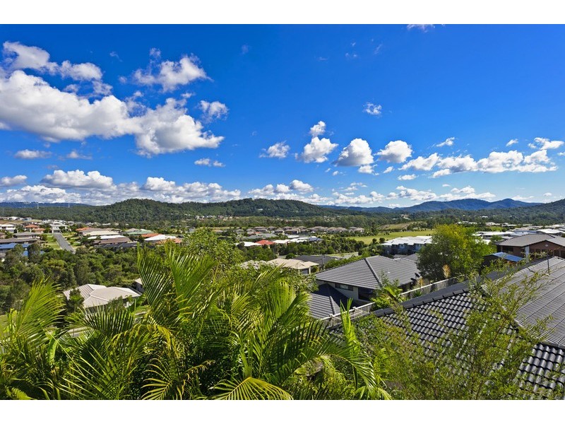 14 Angourie Crescent, Pacific Pines QLD 4211