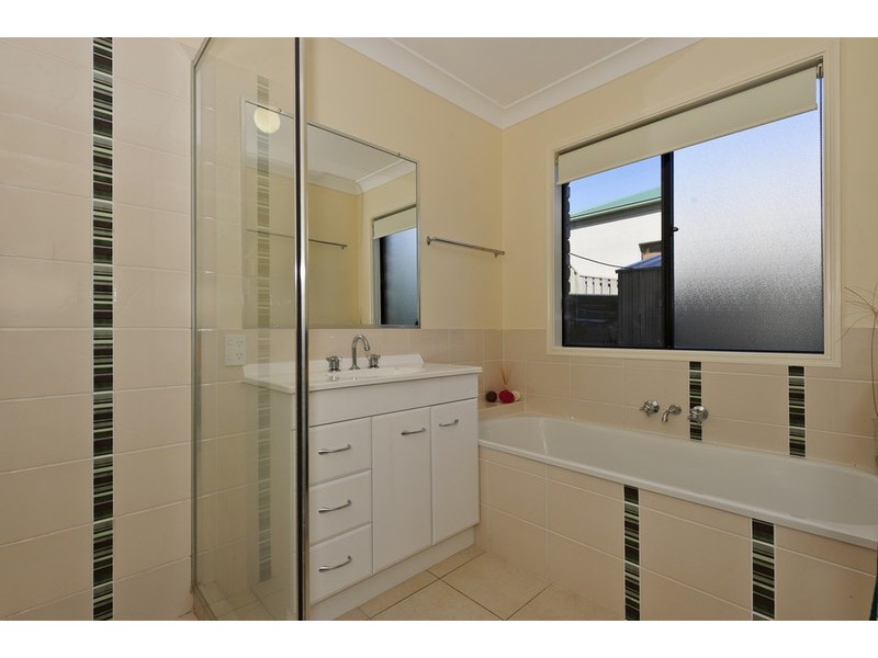 14 Angourie Crescent, Pacific Pines QLD 4211