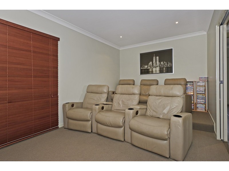 18 Craigs Way, Maudsland QLD 4210