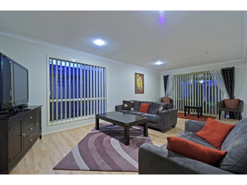 3 Elimbah Street, Pacific Pines QLD 4211