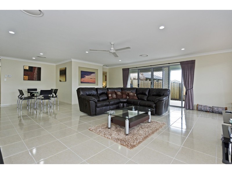 3 Hadrian Crescent, Pacific Pines QLD 4211