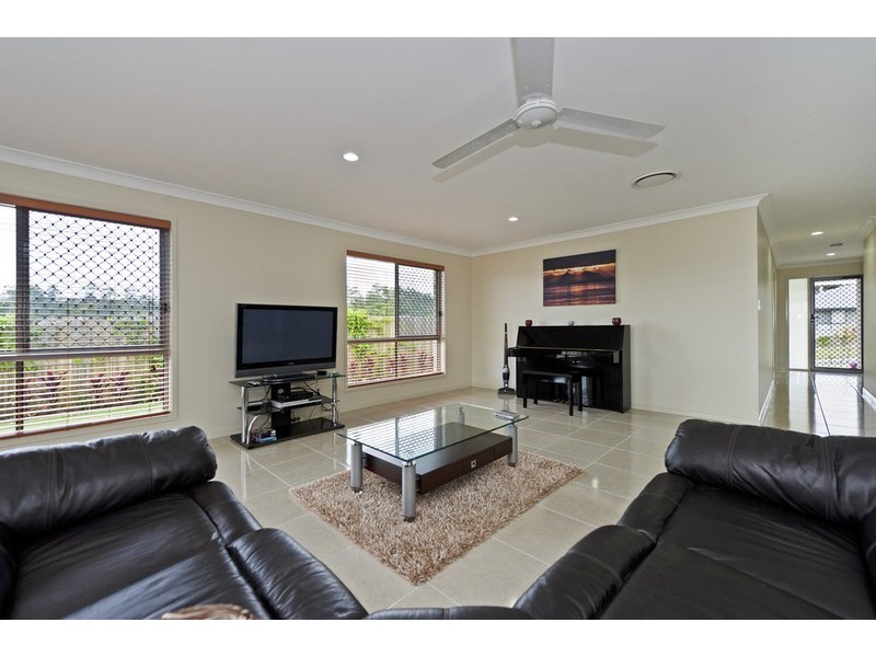 3 Hadrian Crescent, Pacific Pines QLD 4211