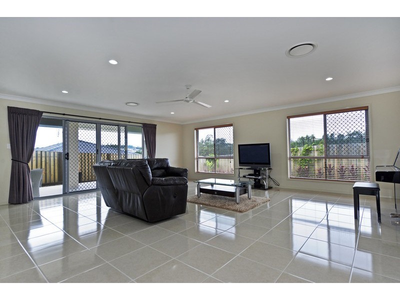 3 Hadrian Crescent, Pacific Pines QLD 4211