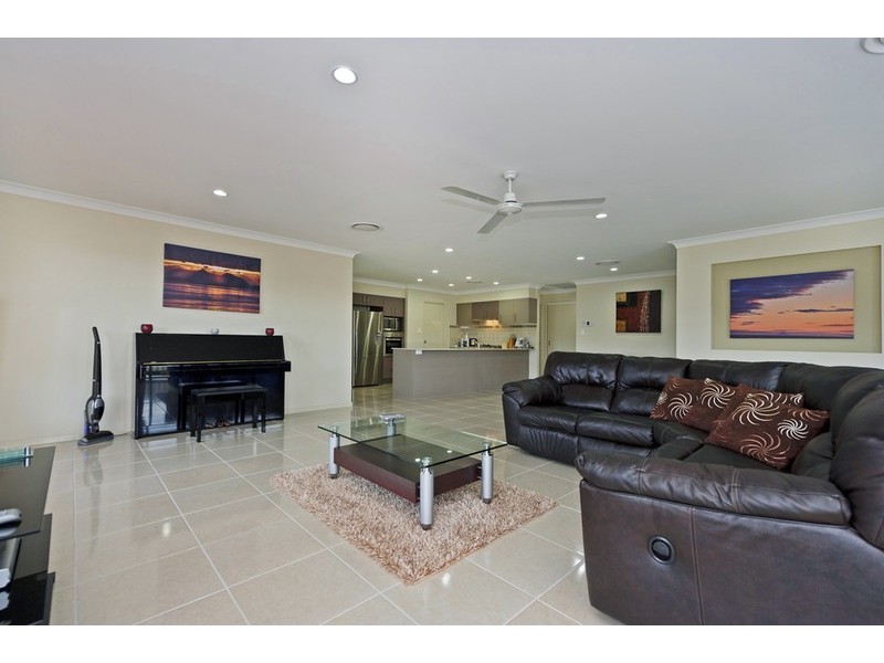 3 Hadrian Crescent, Pacific Pines QLD 4211