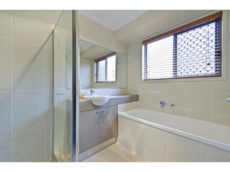 3 Hadrian Crescent, Pacific Pines QLD 4211