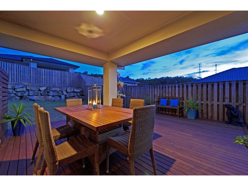 52 Wunburra Circle, Pacific Pines QLD 4211