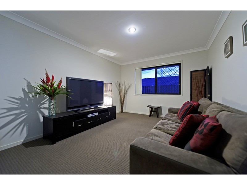 52 Wunburra Circle, Pacific Pines QLD 4211