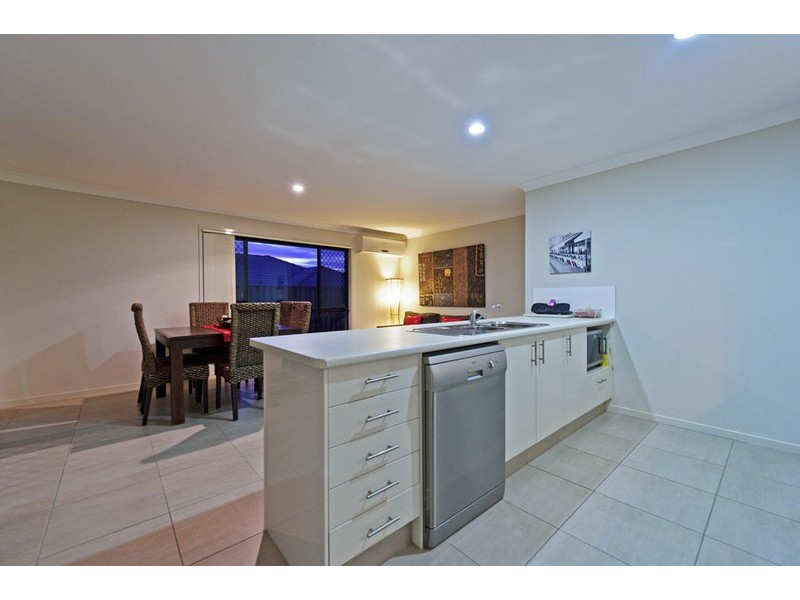 52 Wunburra Circle, Pacific Pines QLD 4211