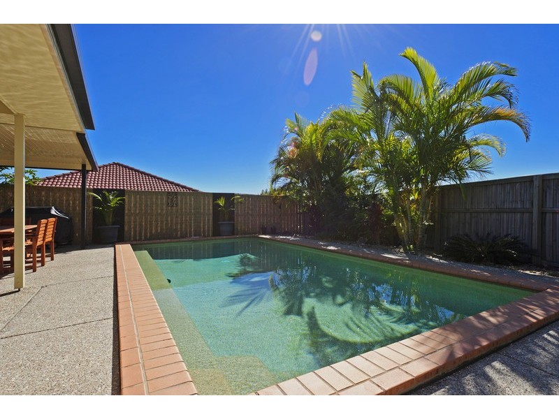 24 Beerwah Street, Pacific Pines QLD 4211