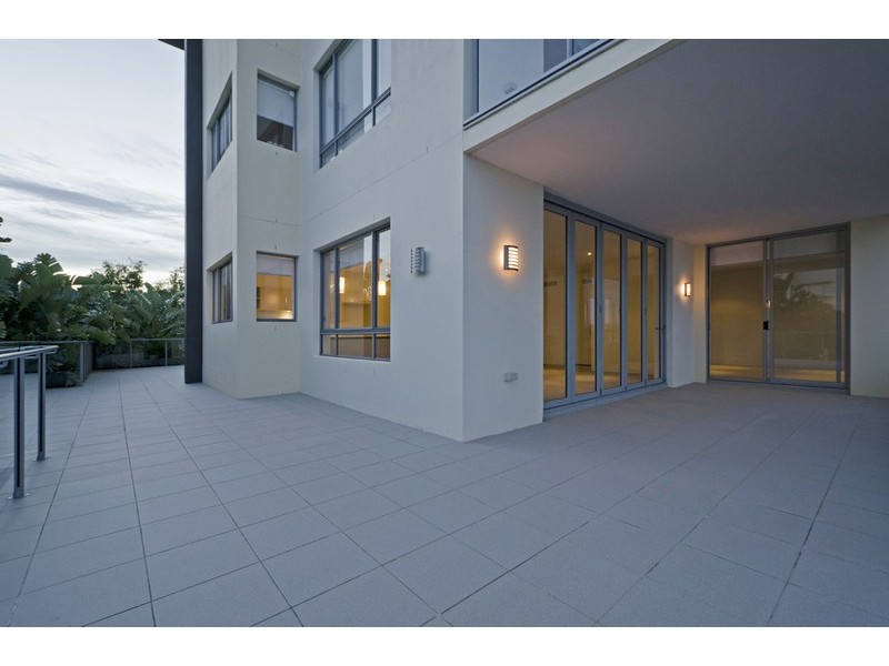 416/3 Pendraat Pde, Hope Island QLD 4212