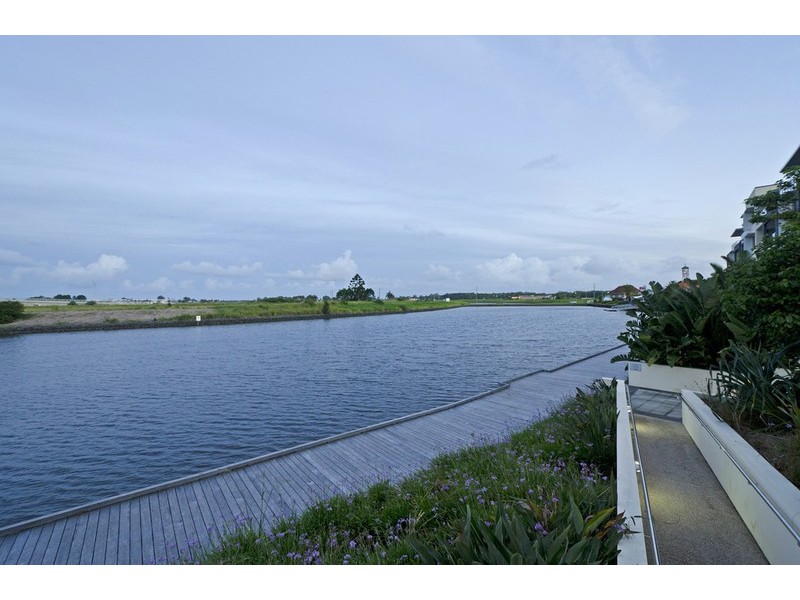 416/3 Pendraat Pde, Hope Island QLD 4212