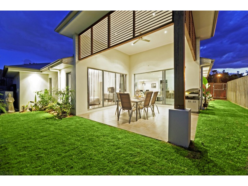 10 Codrington Circuit, Pacific Pines QLD 4211