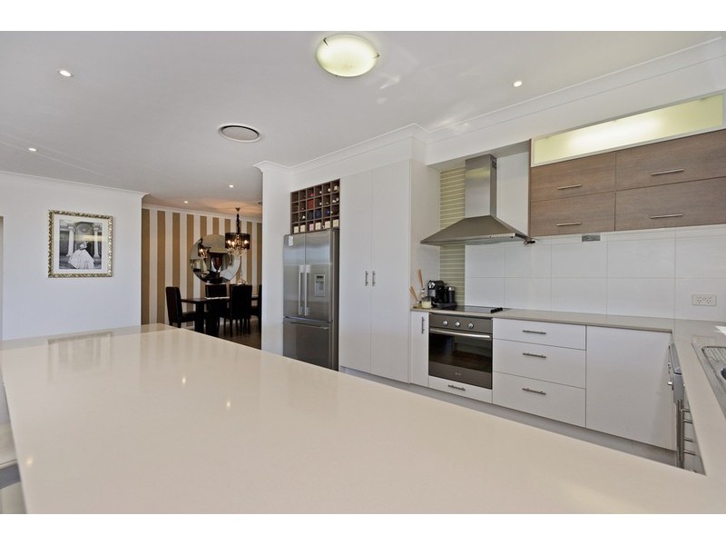 10 Codrington Circuit, Pacific Pines QLD 4211