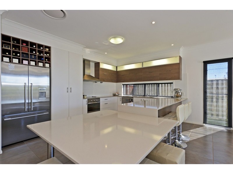 10 Codrington Circuit, Pacific Pines QLD 4211