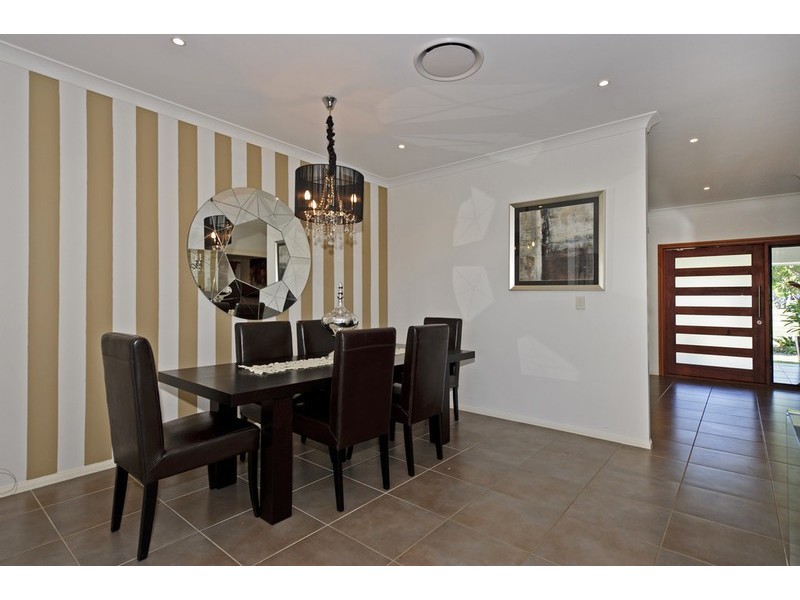 10 Codrington Circuit, Pacific Pines QLD 4211