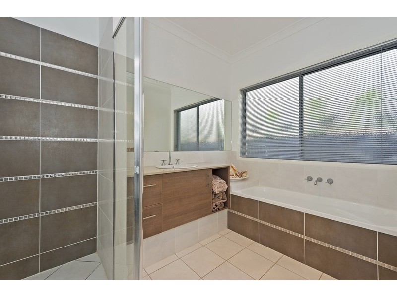 10 Codrington Circuit, Pacific Pines QLD 4211