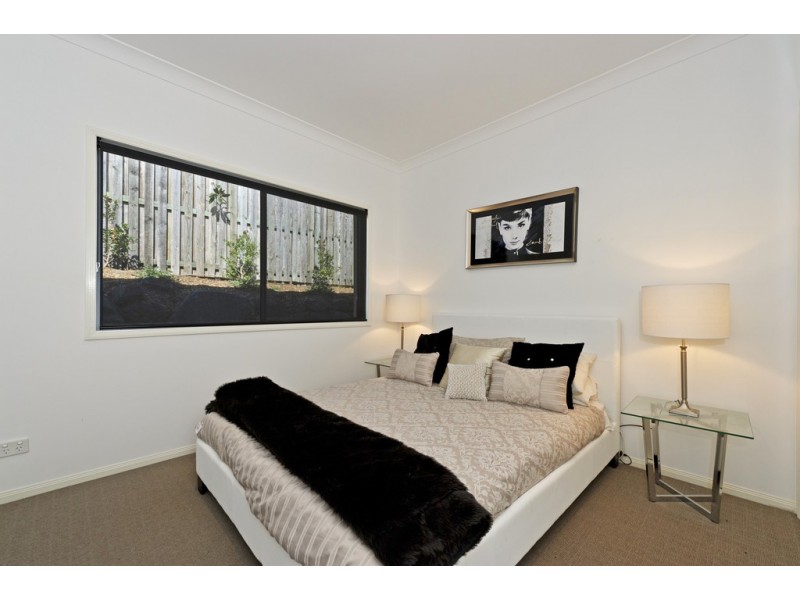 10 Codrington Circuit, Pacific Pines QLD 4211