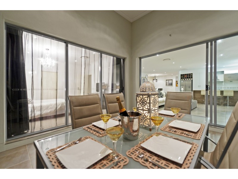 10 Codrington Circuit, Pacific Pines QLD 4211