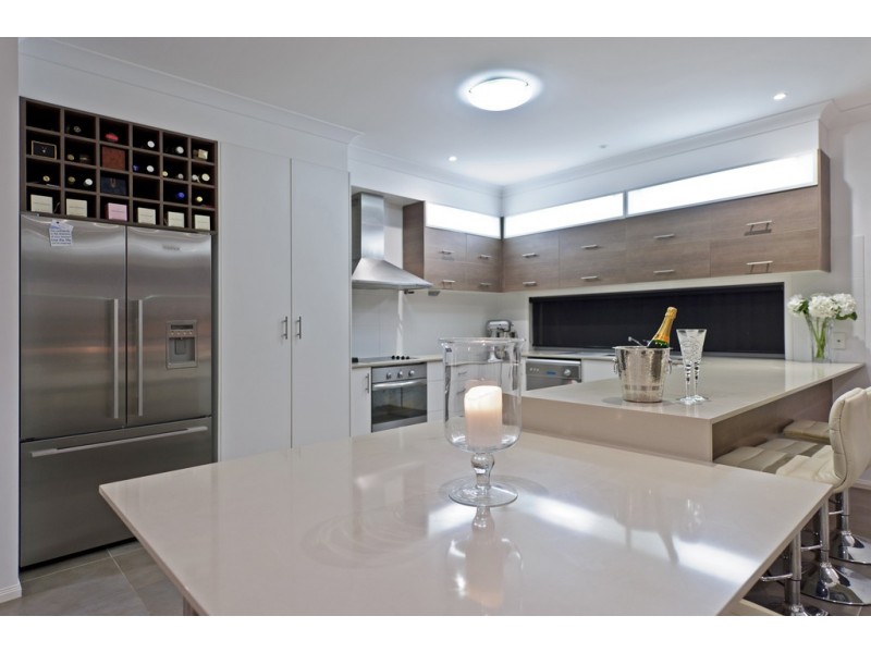 10 Codrington Circuit, Pacific Pines QLD 4211