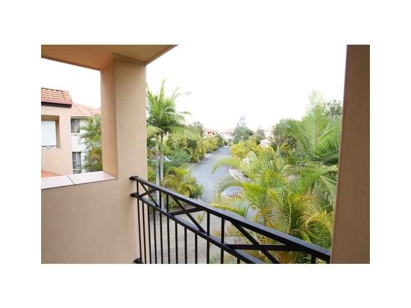 16/19 Harrow Place, Arundel QLD 4214