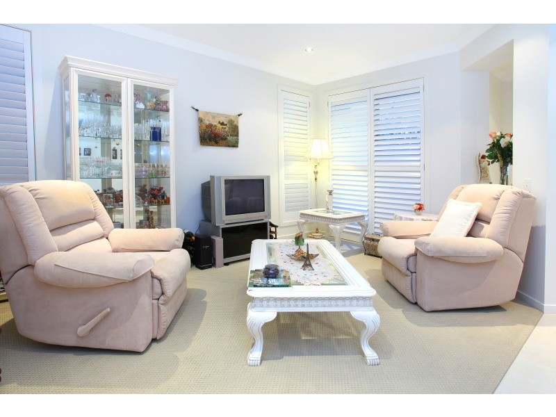 10 Chip In Place, Helensvale QLD 4212