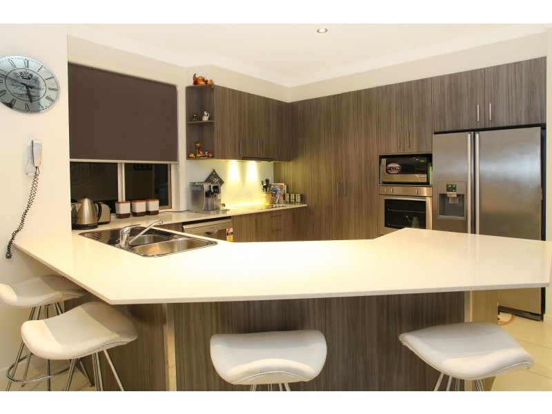 10 Chip In Place, Helensvale QLD 4212