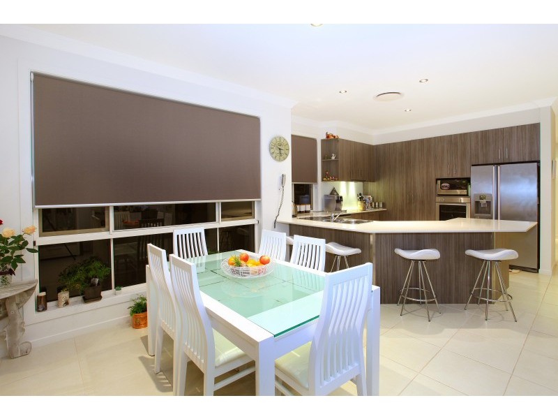 10 Chip In Place, Helensvale QLD 4212