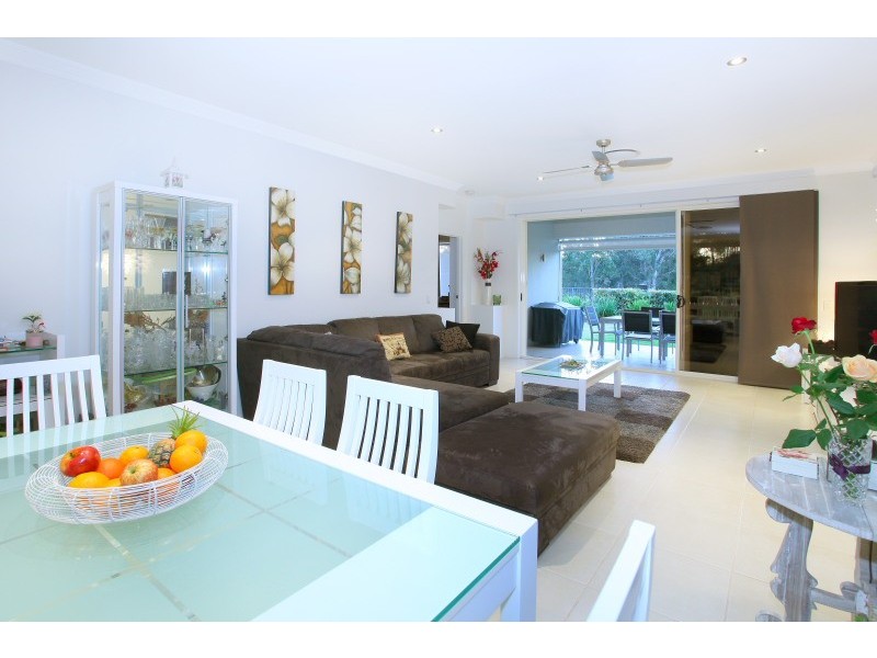 10 Chip In Place, Helensvale QLD 4212