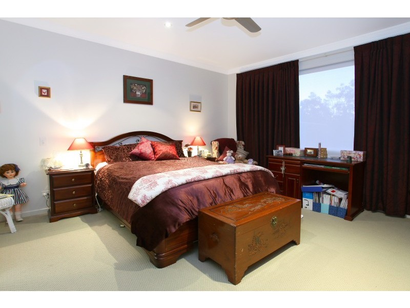 10 Chip In Place, Helensvale QLD 4212