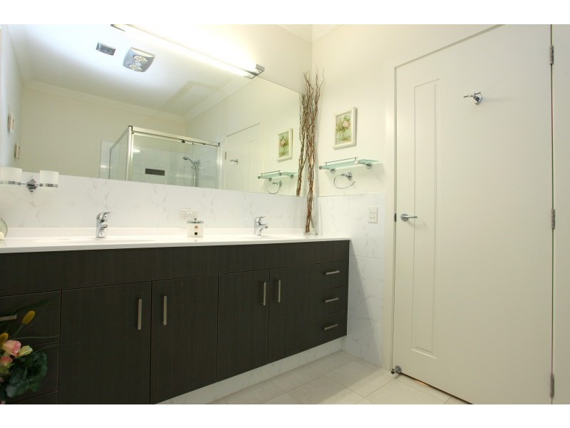 10 Chip In Place, Helensvale QLD 4212