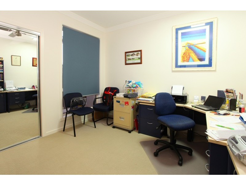 10 Chip In Place, Helensvale QLD 4212