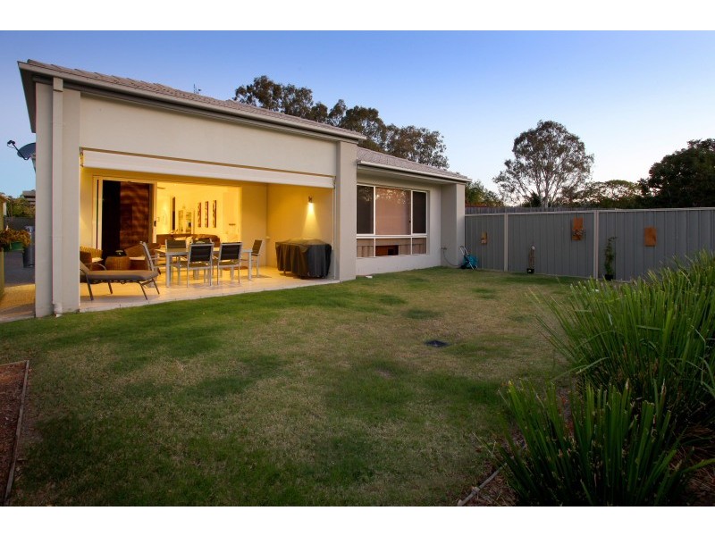 10 Chip In Place, Helensvale QLD 4212