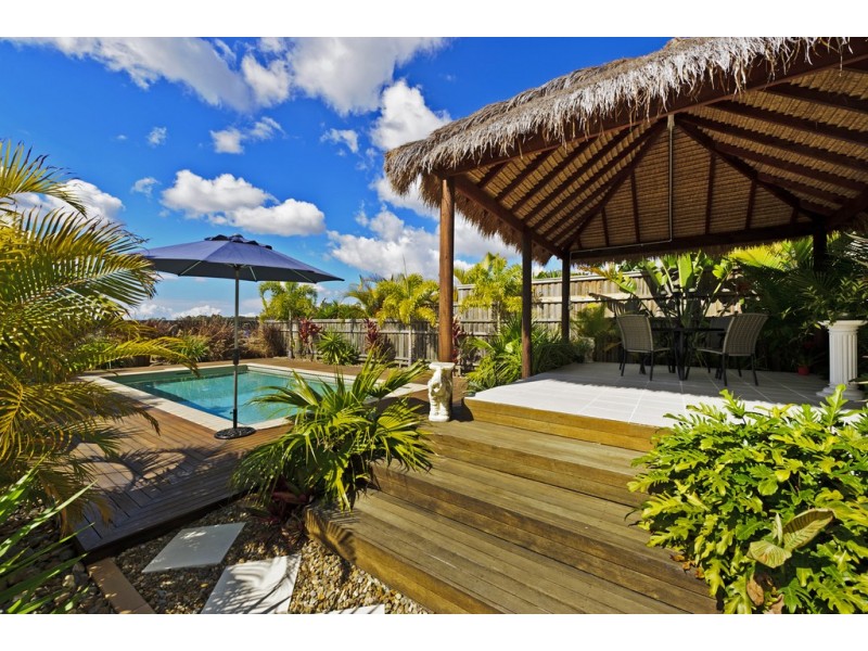 12 Laughlen Chase, Pacific Pines QLD 4211