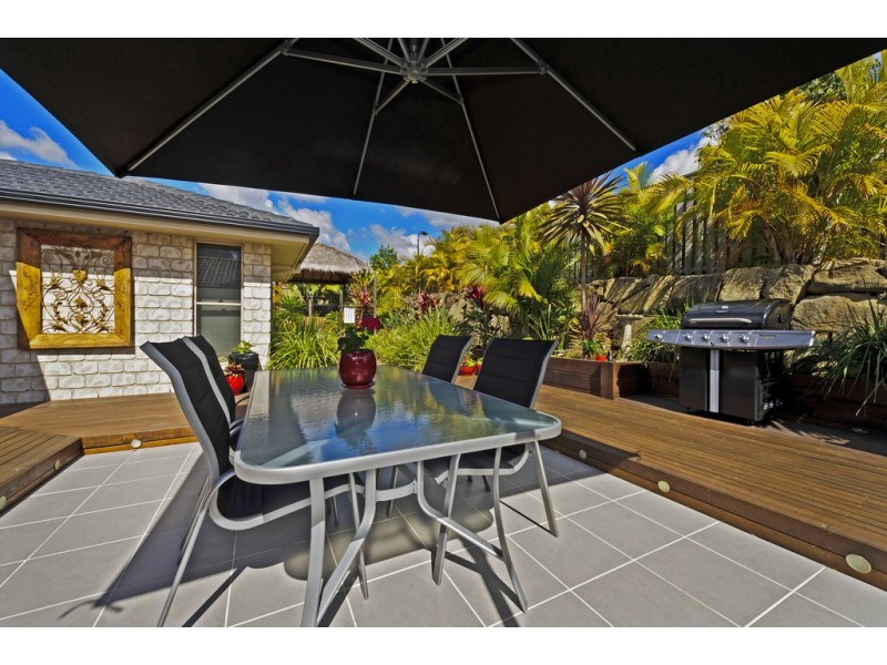 12 Laughlen Chase, Pacific Pines QLD 4211