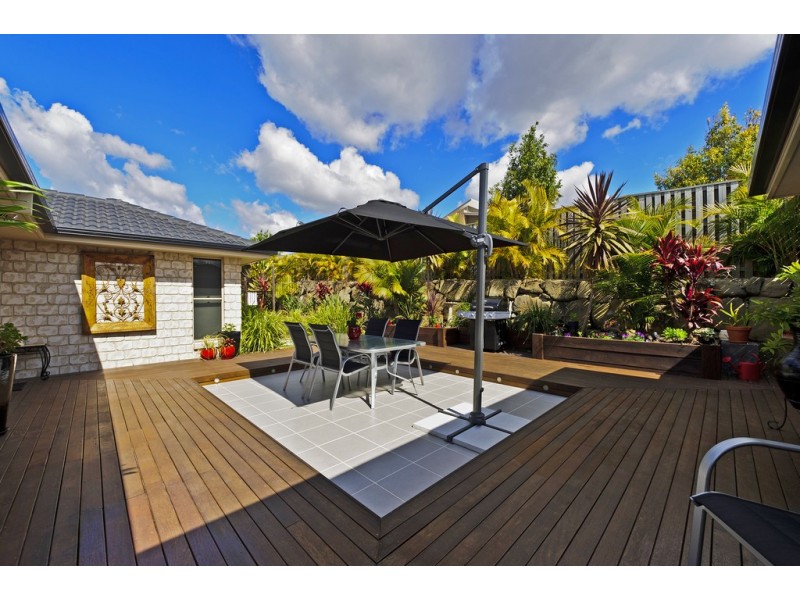 12 Laughlen Chase, Pacific Pines QLD 4211