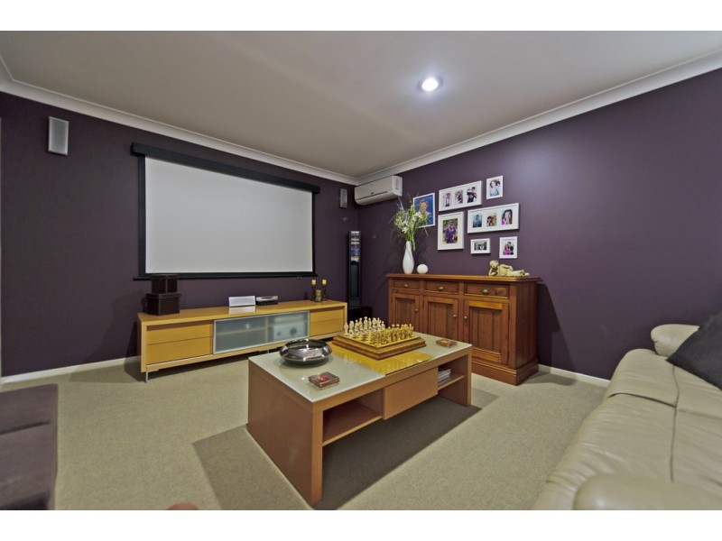 12 Laughlen Chase, Pacific Pines QLD 4211