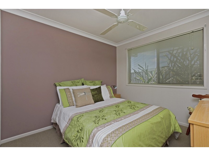 12 Laughlen Chase, Pacific Pines QLD 4211