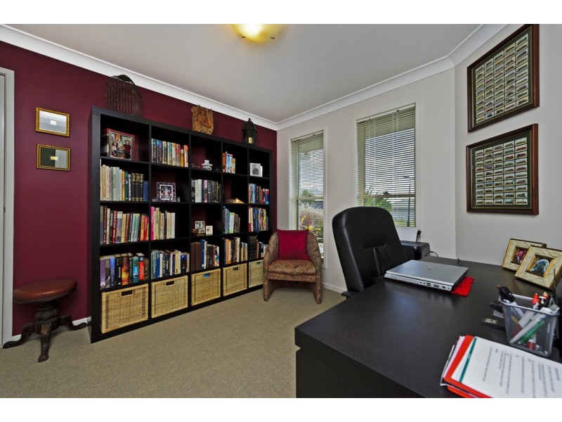 12 Laughlen Chase, Pacific Pines QLD 4211