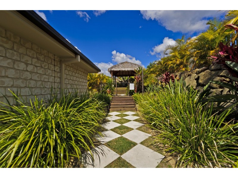 12 Laughlen Chase, Pacific Pines QLD 4211