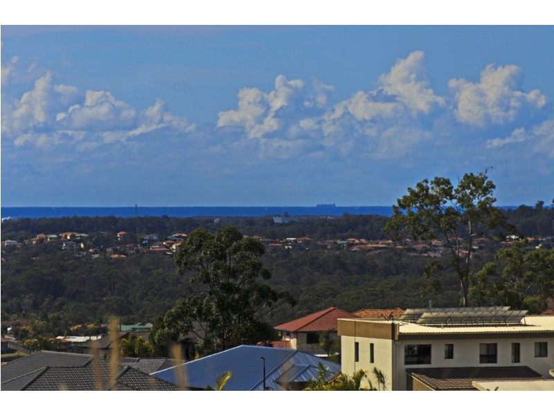 12 Laughlen Chase, Pacific Pines QLD 4211