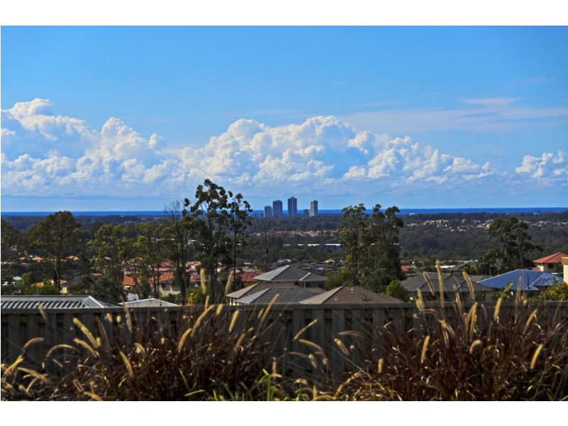 12 Laughlen Chase, Pacific Pines QLD 4211