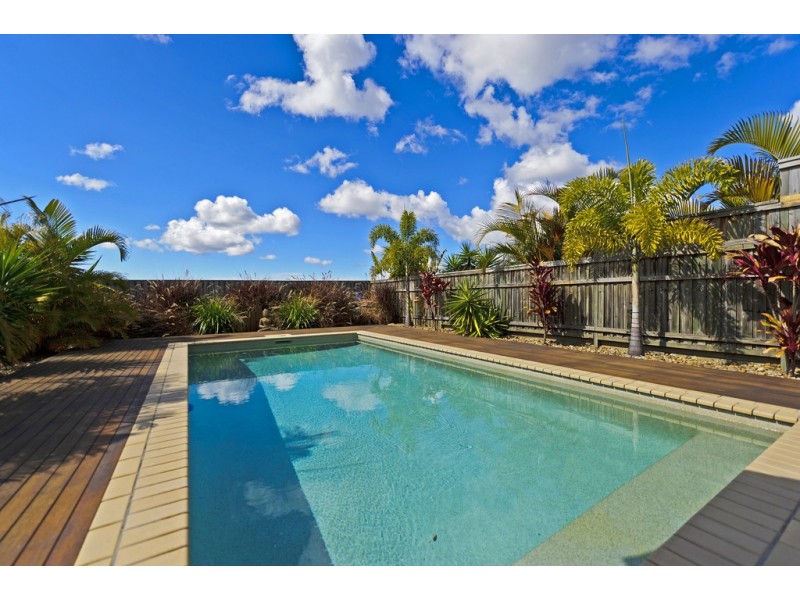 12 Laughlen Chase, Pacific Pines QLD 4211