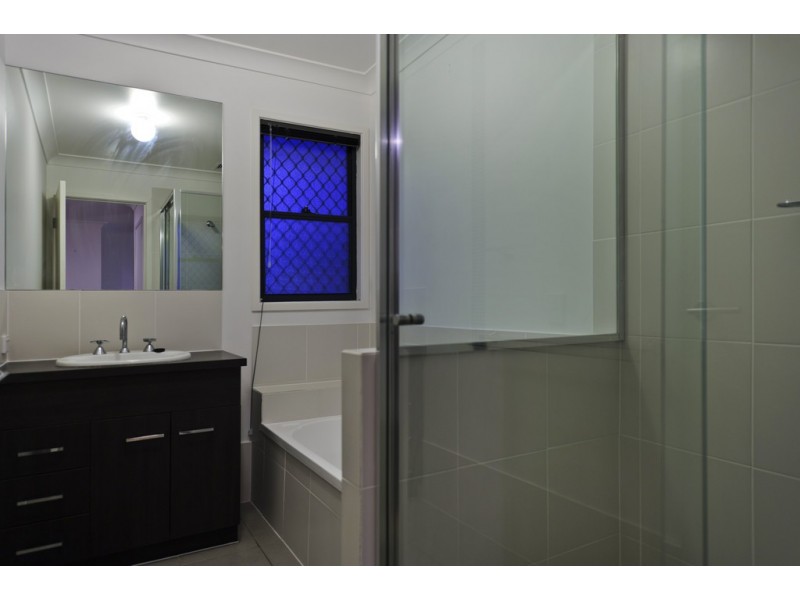 63 Cobb and Co Drive, Oxenford QLD 4210