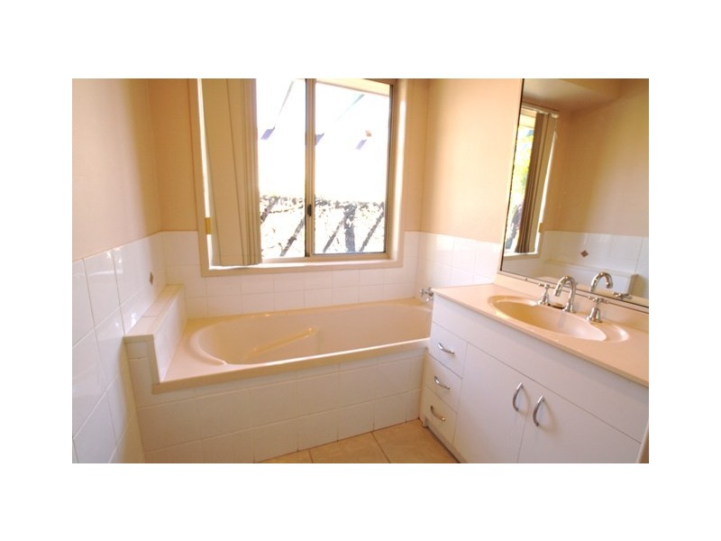 199 Mildura Drive, Helensvale QLD 4212